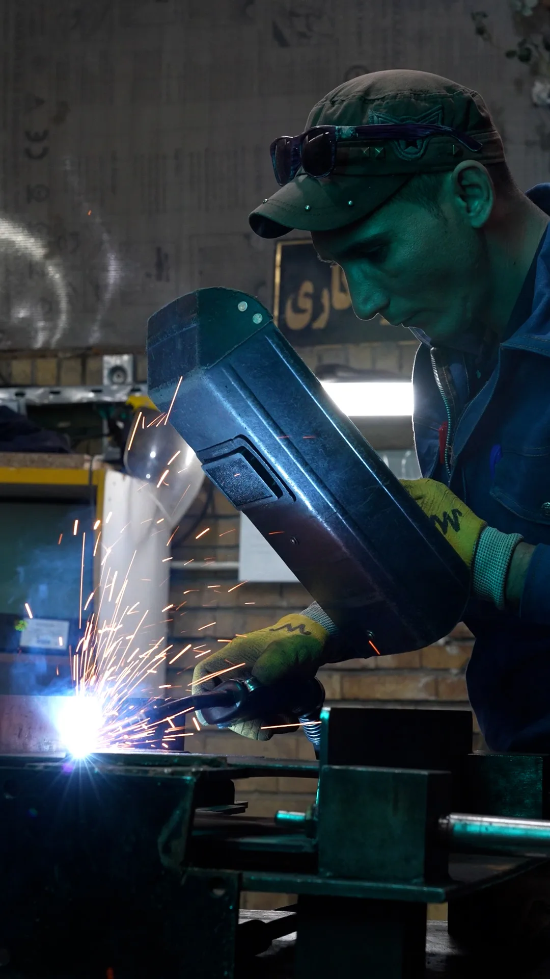 Sequence 02.00_04_52_18.Still020